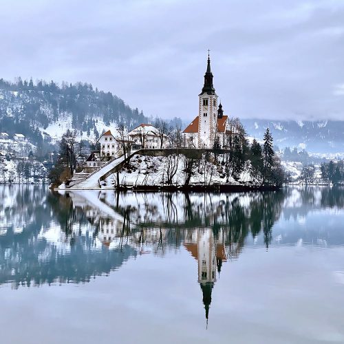 1winter-time-at-lake-bled-in-slovenia-P5LRE6F-min