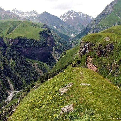 the-valley-of-georgian-military-highway-caucasus-m-P6CEXPR-min